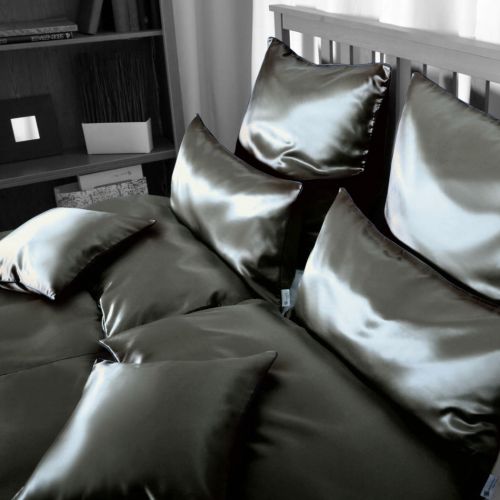 Plauener Seidenweberei, Bettwäsche aus 100% Seide, Design 'Helios black'