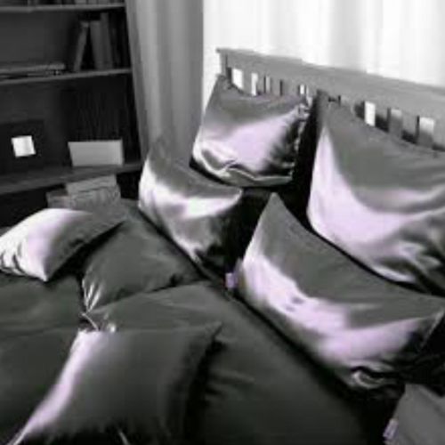 Plauener Seidenweberei, Bettwäsche aus 100% Seide, Design 'Helios blackberry'