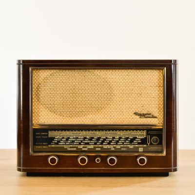 Charlestine, Radio Modell 'Ducretet Thomson L635 1955', restauriert und modernisiert