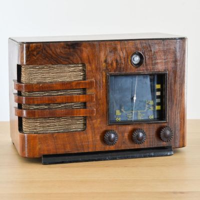 Charlestine, Radio Modell 'Larrieu AL27 1937', restauriert und modernisiert