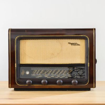 Charlestine, Radio Modell 'Ducretet Thomson L646 1955', restauriert und modernisiert
